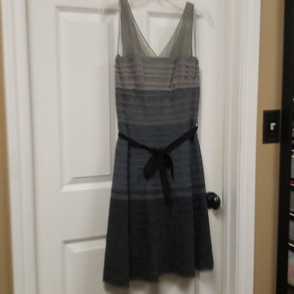 BCBG MAXAZRIA Grey Dress Like New Size 6 - Picture 4 of 9